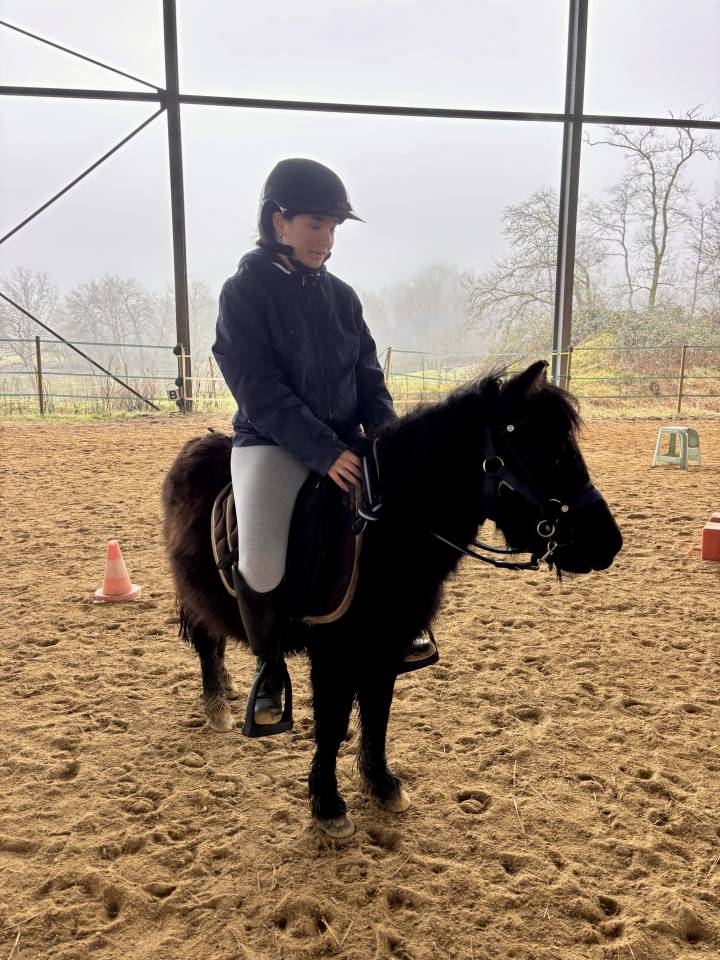 Adorable Ponette d&rsquo;avenir PP gentille et manipul&eacute;e