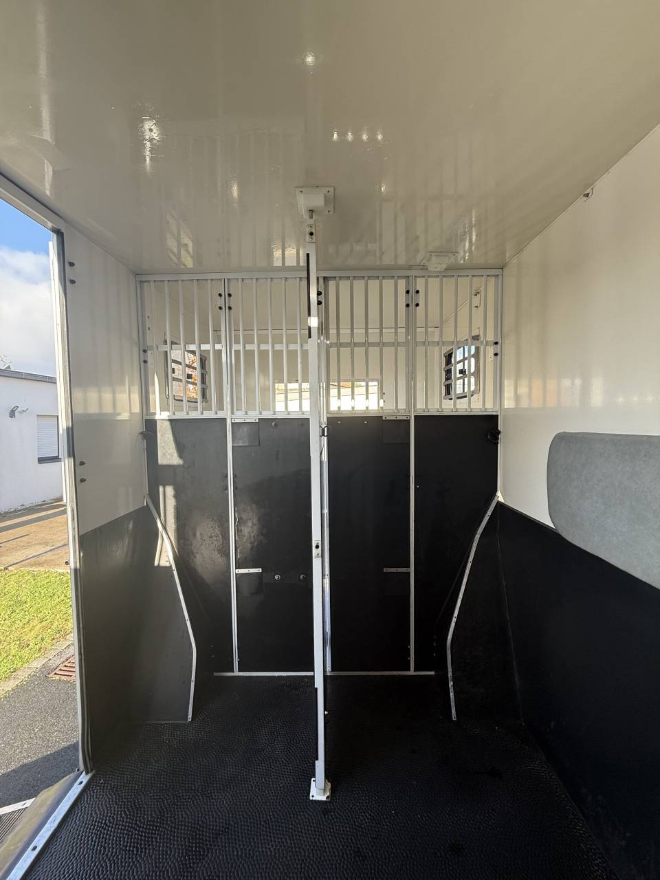 CAMION CHEVAUX VL 2 Places en stalle 