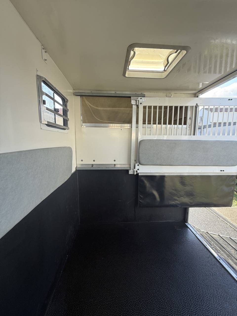 CAMION CHEVAUX VL 2 Places en stalle 