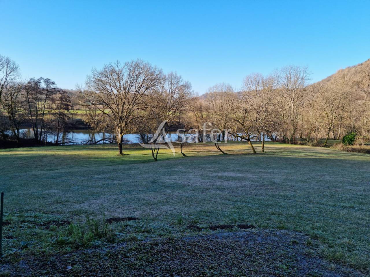 Propriété sur 4 ha en bordure du Lot, proche Figeac