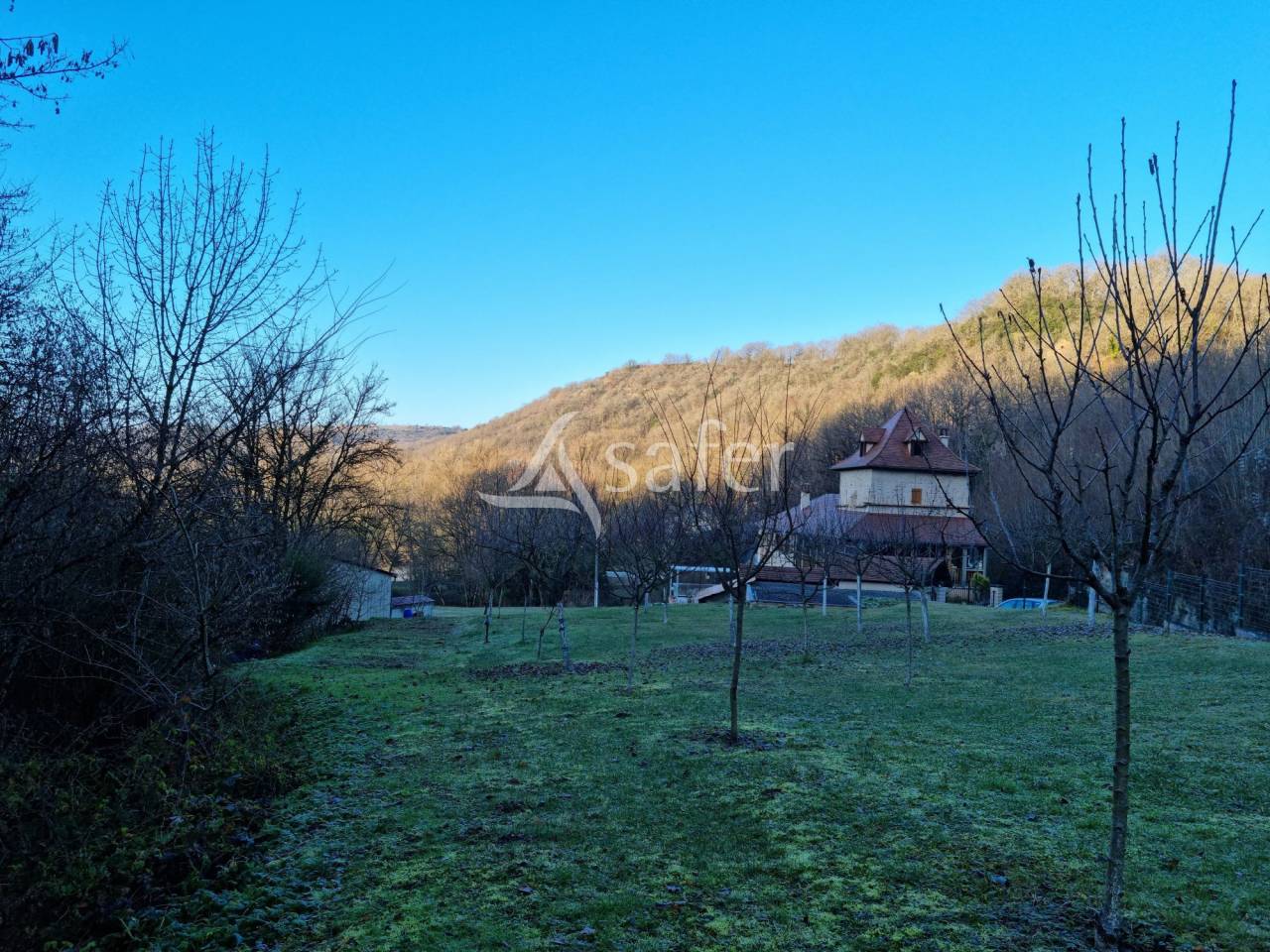 Propriété sur 4 ha en bordure du Lot, proche Figeac