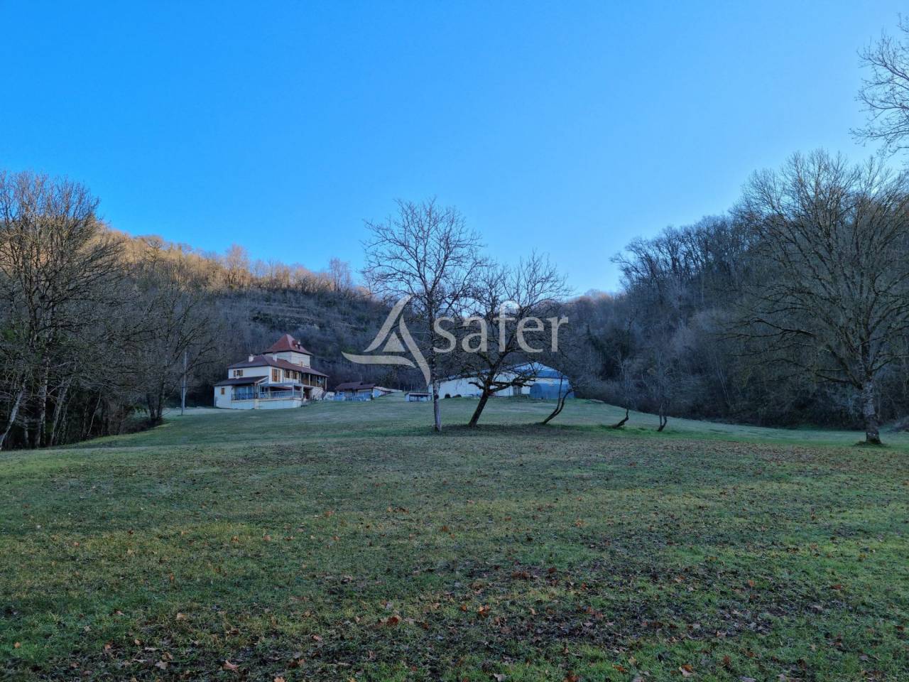 Propriété sur 4 ha en bordure du Lot, proche Figeac