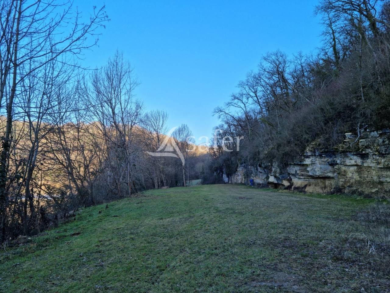 Propriété sur 4 ha en bordure du Lot, proche Figeac