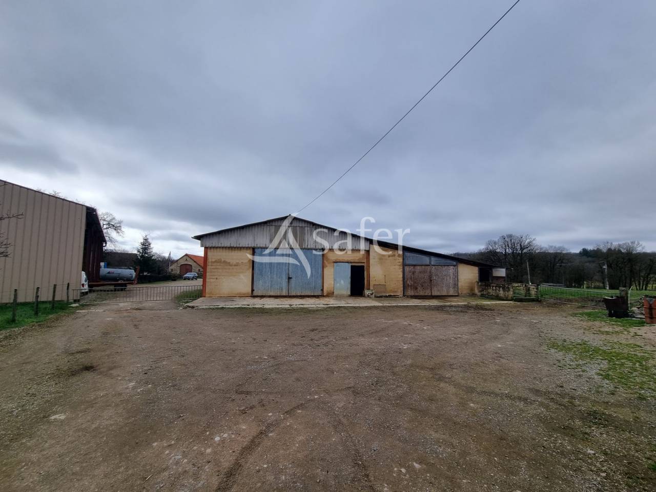 Exploitation d'&eacute;levage sur 40 ha dans le Limargue lotois