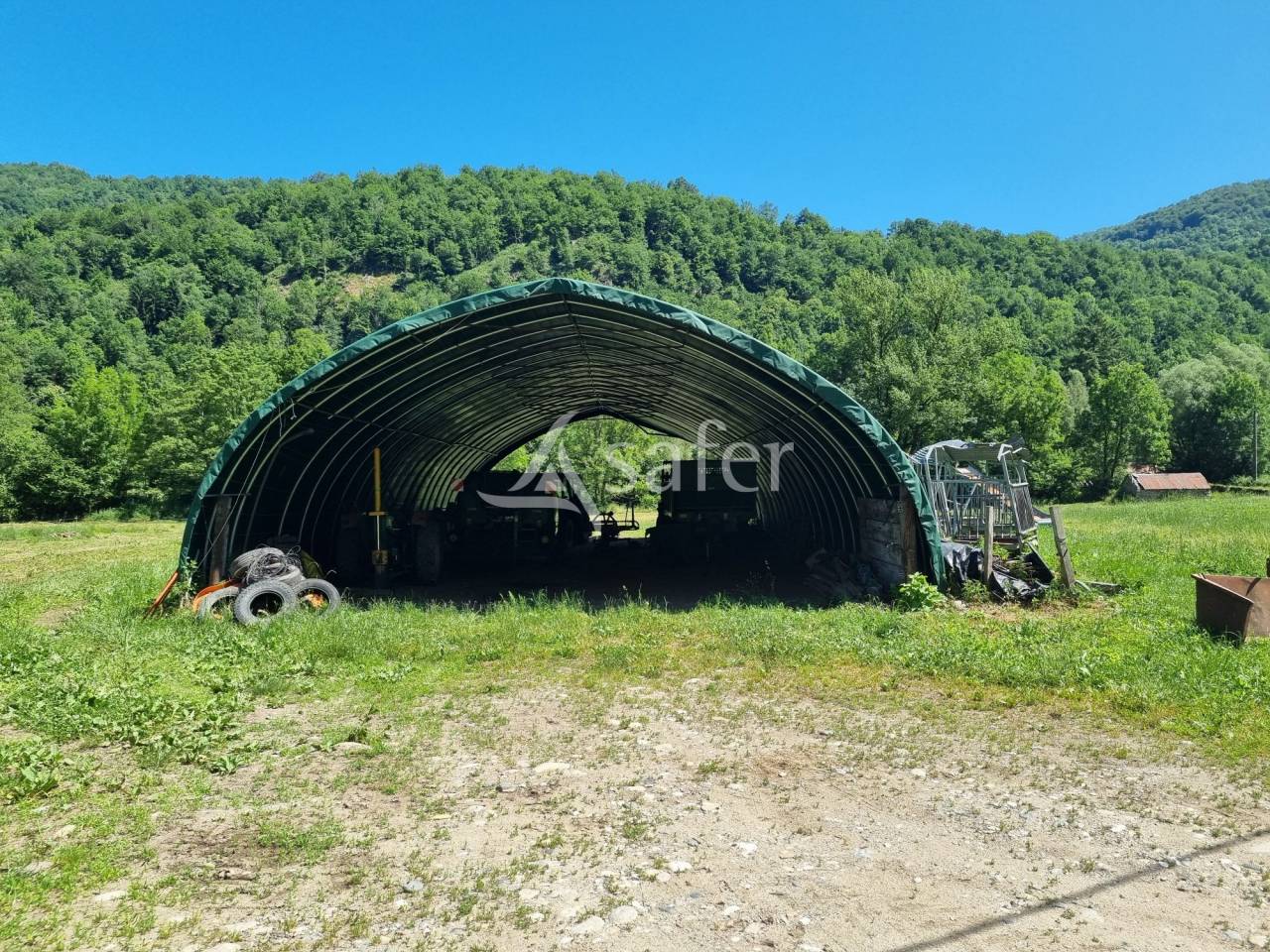 Propri&eacute;t&eacute; agricole sur 7 ha dans la vall&eacute;e du Garbet