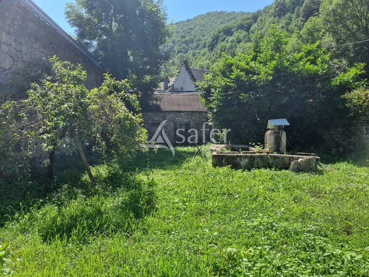 Propri&eacute;t&eacute; agricole sur 7 ha dans la vall&eacute;e du Garbet