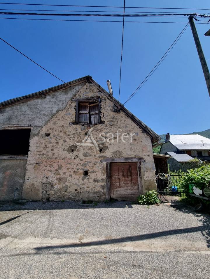 Propri&eacute;t&eacute; agricole sur 7 ha dans la vall&eacute;e du Garbet