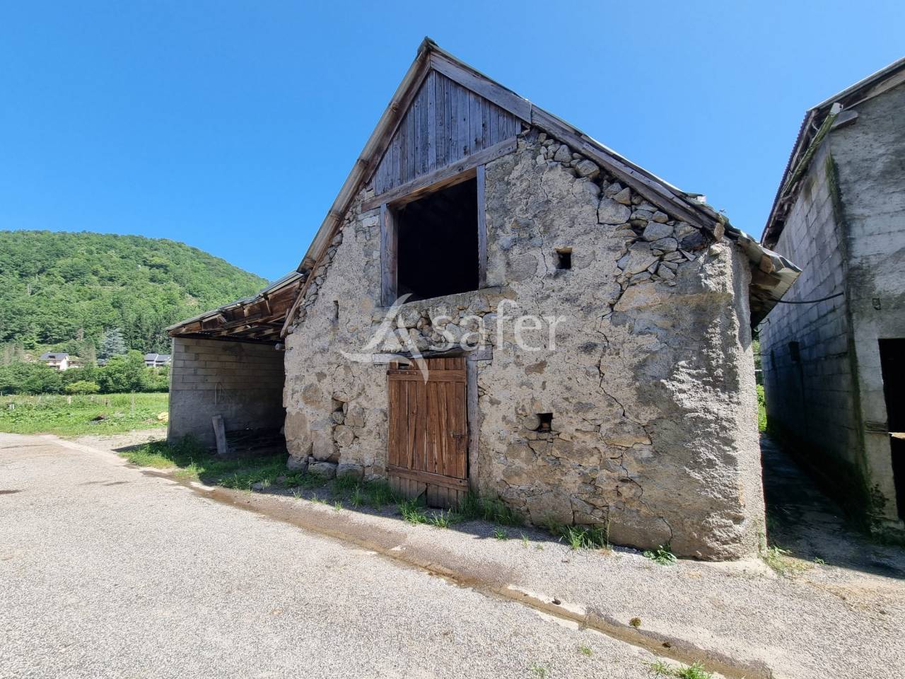 Propri&eacute;t&eacute; agricole sur 7 ha dans la vall&eacute;e du Garbet