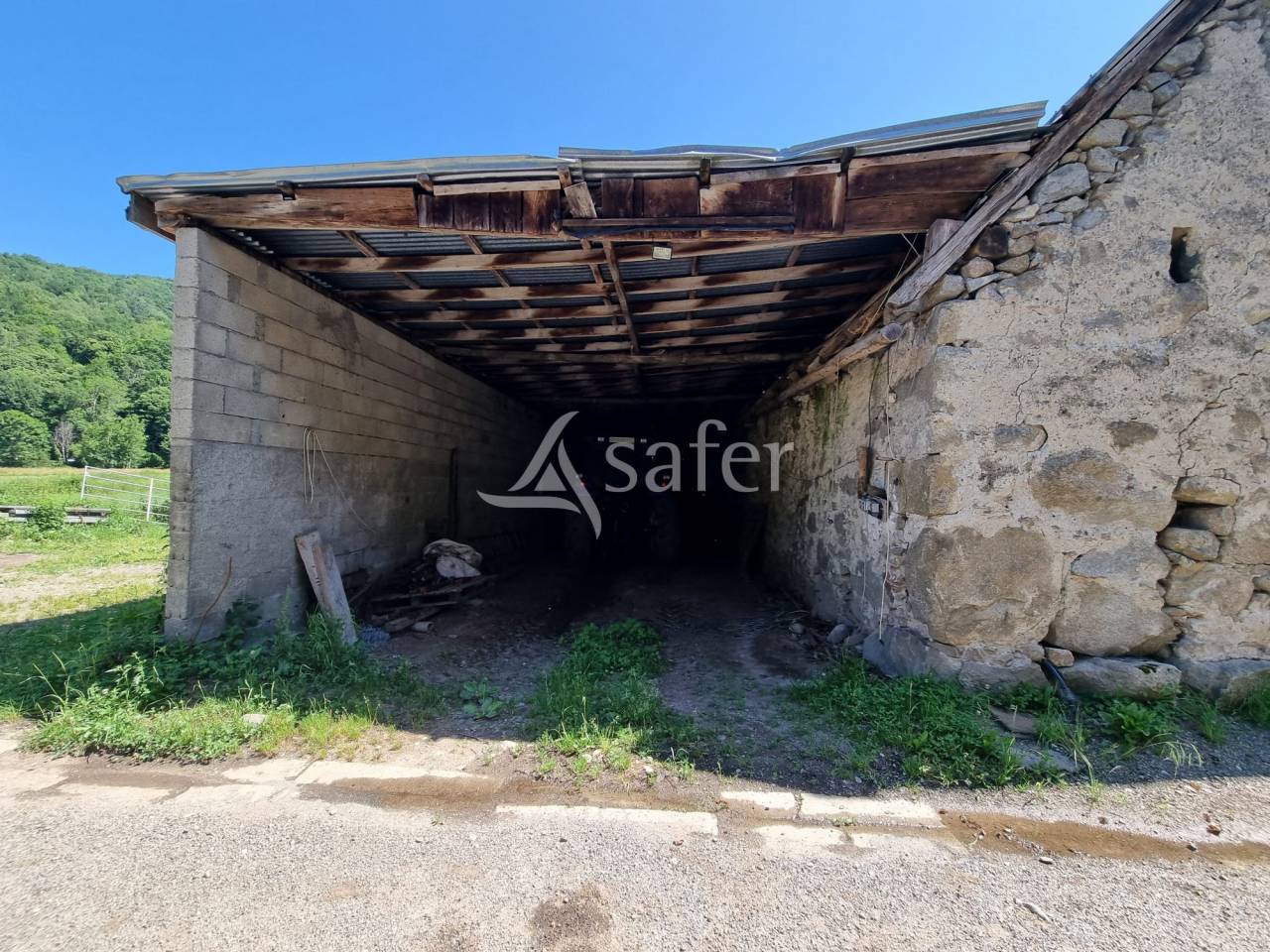 Propri&eacute;t&eacute; agricole sur 7 ha dans la vall&eacute;e du Garbet