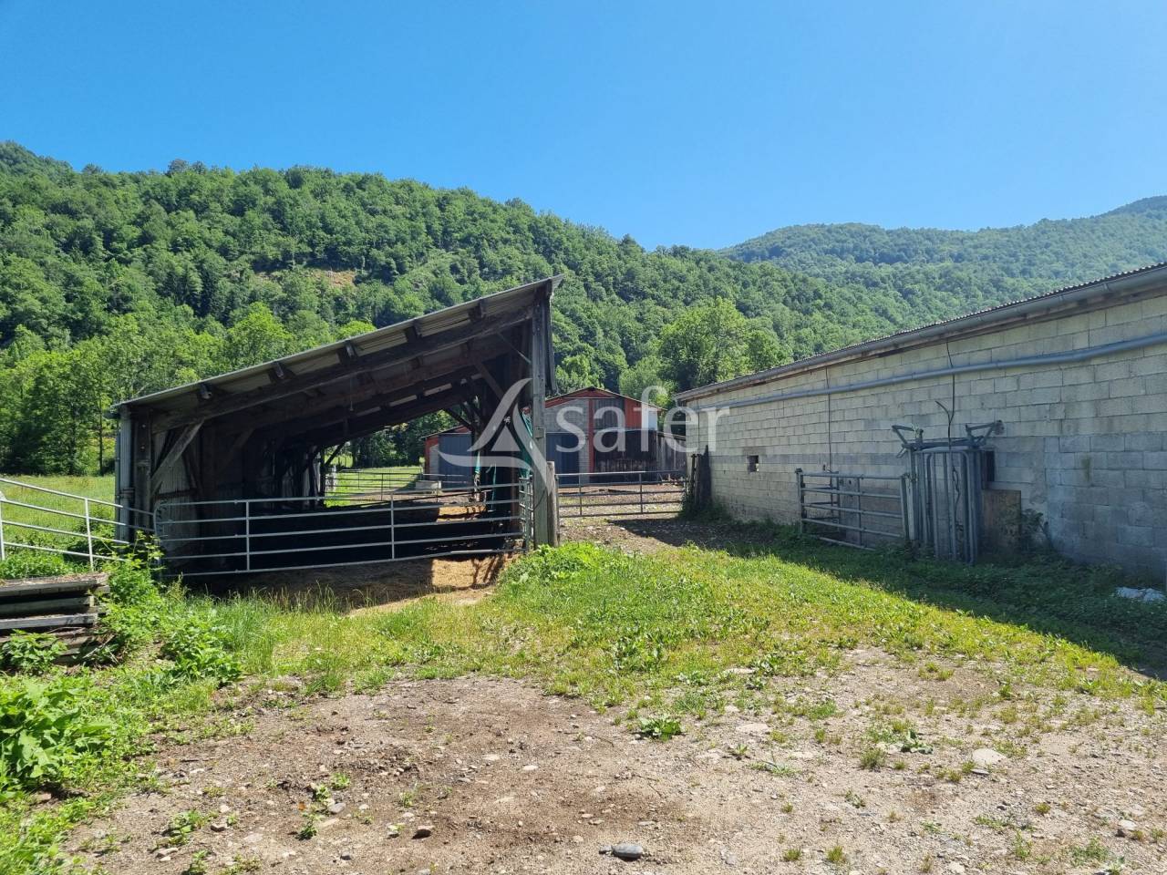 Propri&eacute;t&eacute; agricole sur 7 ha dans la vall&eacute;e du Garbet
