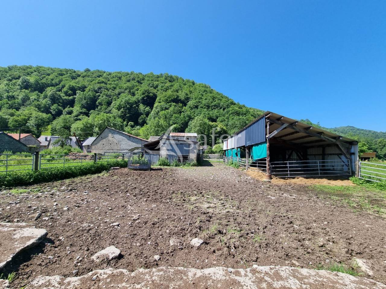 Propri&eacute;t&eacute; agricole sur 7 ha dans la vall&eacute;e du Garbet