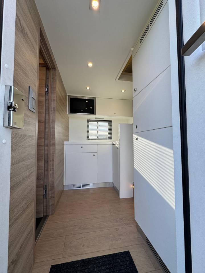 STX 6 CHEVAUX AVEC POP OUT ET PUSH UP