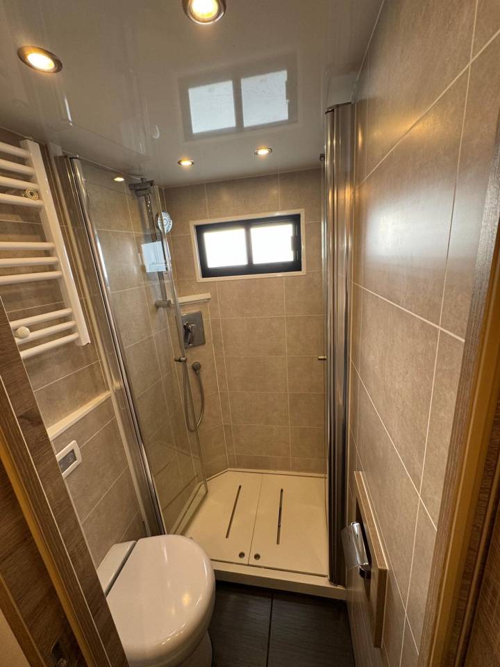 STX 6 CHEVAUX AVEC POP OUT ET PUSH UP