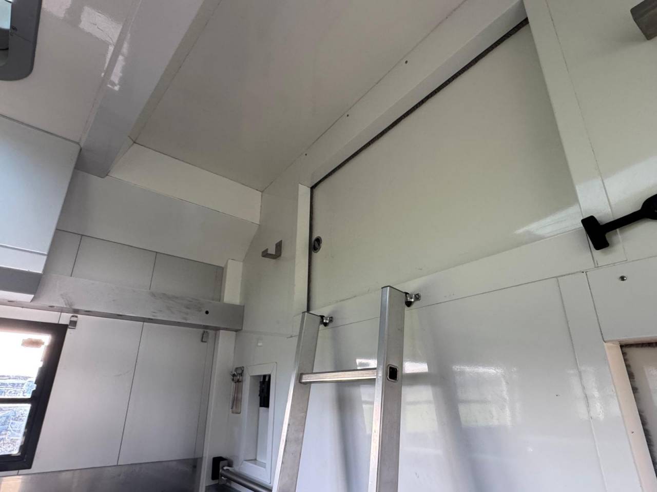 STX 6 CHEVAUX AVEC POP OUT ET PUSH UP