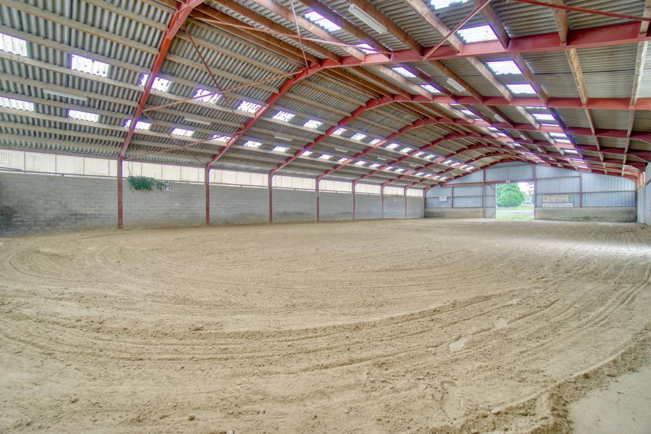 Maison 4 ch. – Piste 800 m2 – poss. + 2,5 Ha 