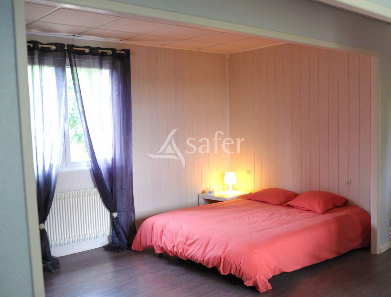 Ch&acirc;teau et ses 1 200 m&sup2; d'annexes b&acirc;ties