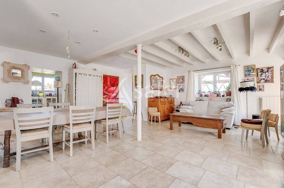 Long&egrave;re + 4ha pour chevaux