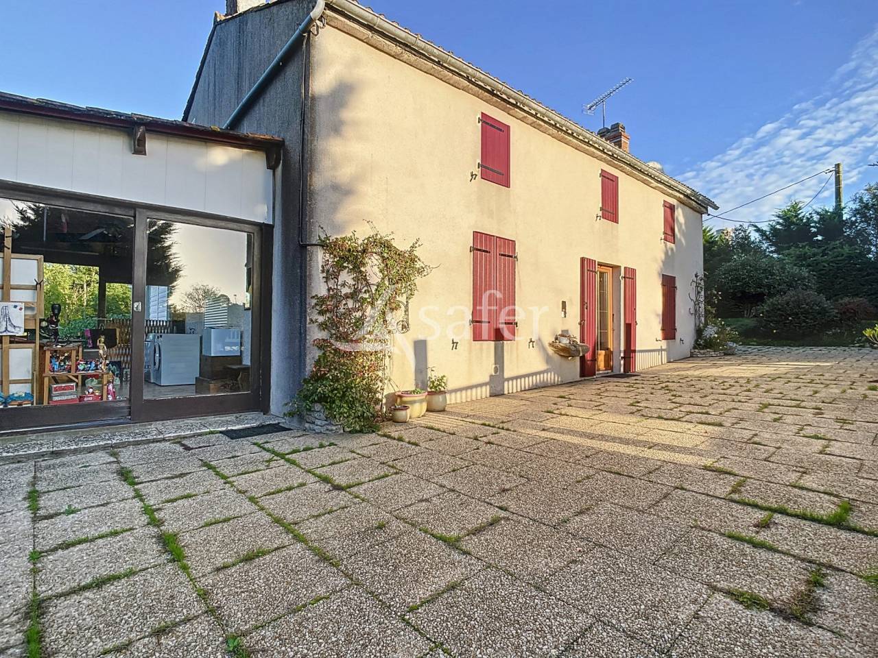 Maison de charme au coeur du bocage vallonn&eacute;, avec vue imprenab