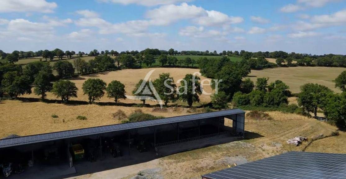 Belle Exploitation d'Elevages en Bovins et Ovins sur 242 ha