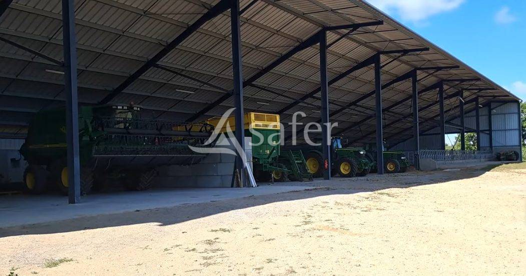 Belle Exploitation d'Elevages en Bovins et Ovins sur 242 ha