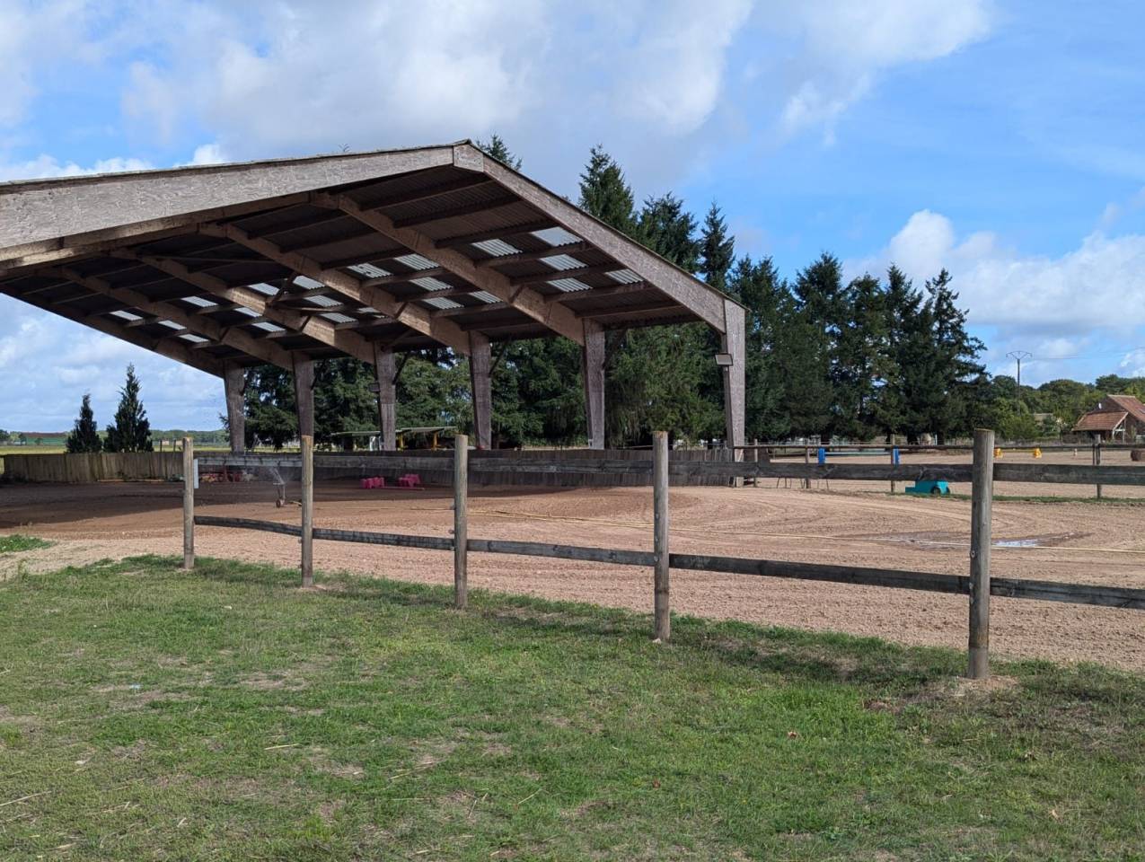 Ecurie de propri&eacute;taire sur 2 ha en Sologne