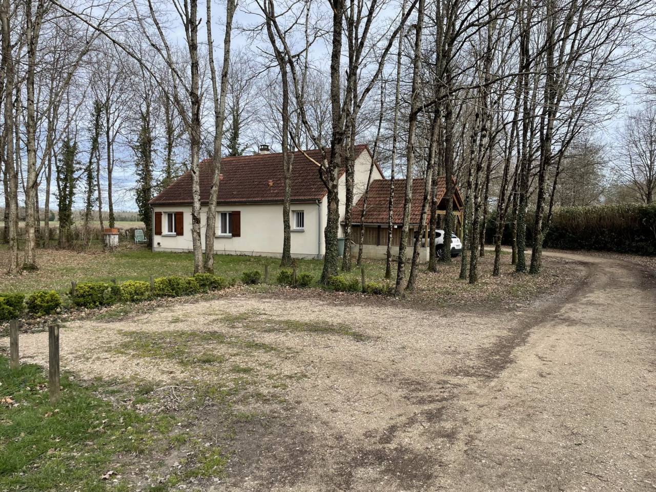 Ecurie de propri&eacute;taire sur 2 ha en Sologne