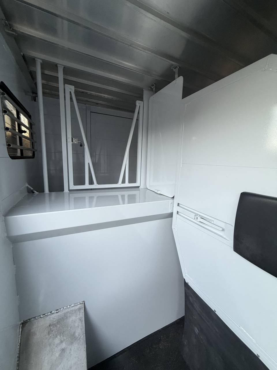 &Agrave; vendre petit camion chevaux 