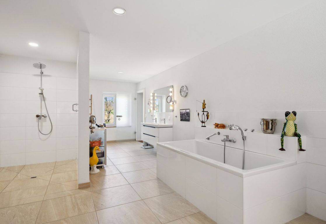 Ferme &eacute;questre r&eacute;nov&eacute;e avec 4 boxes et un paddock