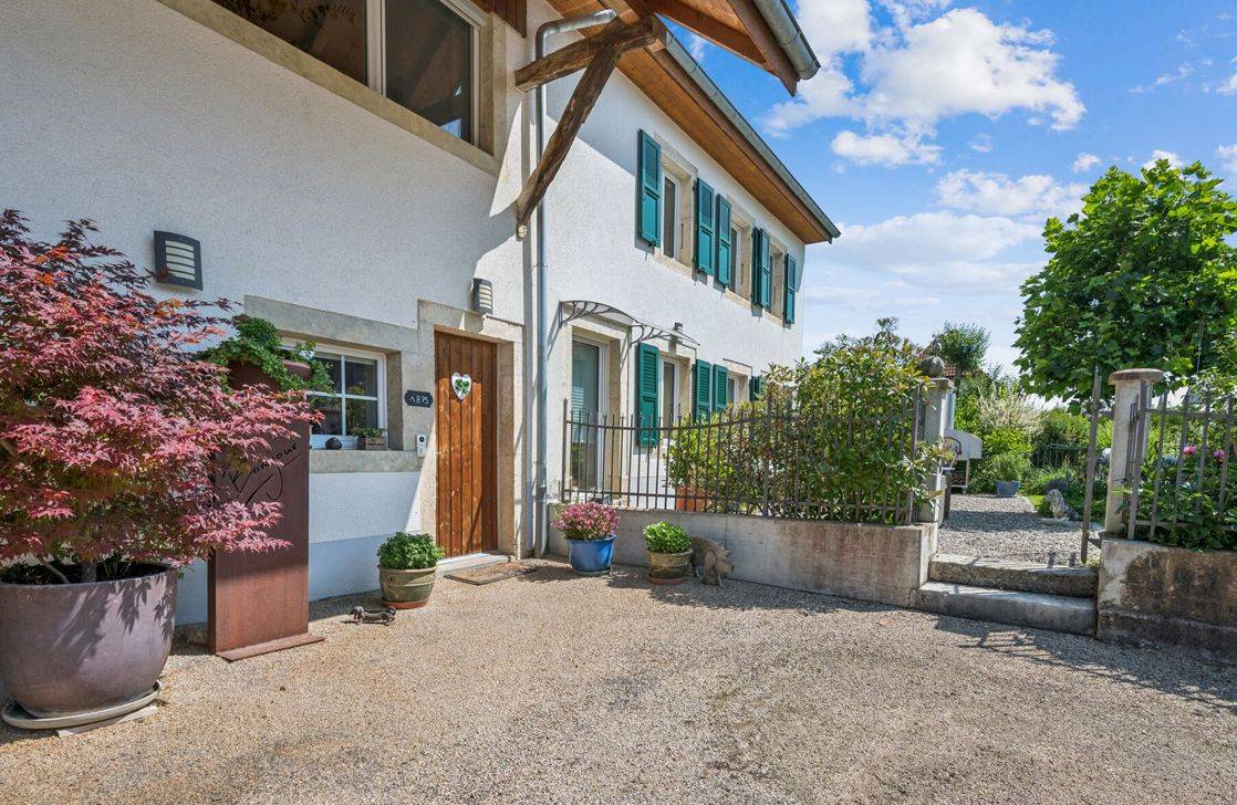 Ferme &eacute;questre r&eacute;nov&eacute;e avec 4 boxes et un paddock