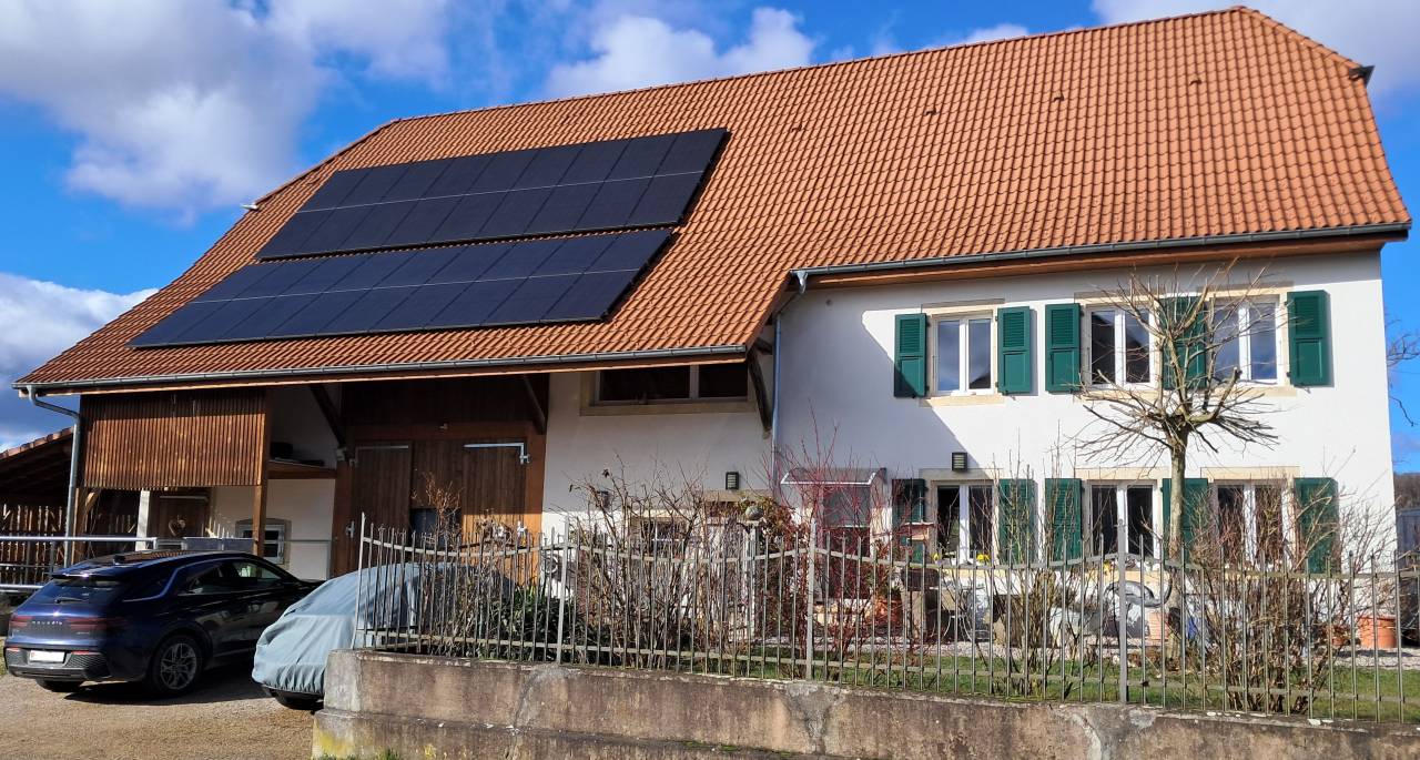 Ferme &eacute;questre r&eacute;nov&eacute;e avec 4 boxes et un paddock