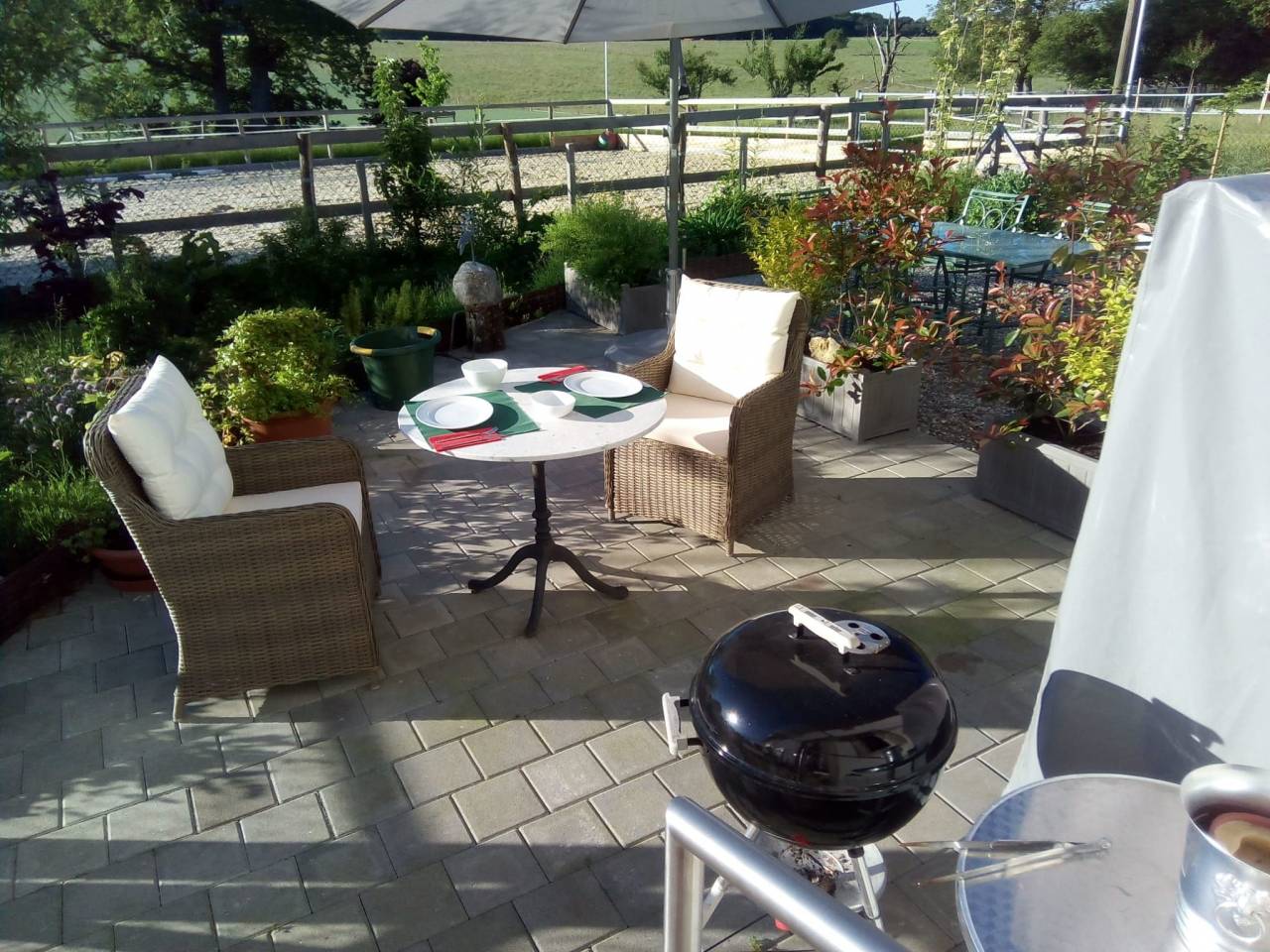 Ferme &eacute;questre r&eacute;nov&eacute;e avec 4 boxes et un paddock