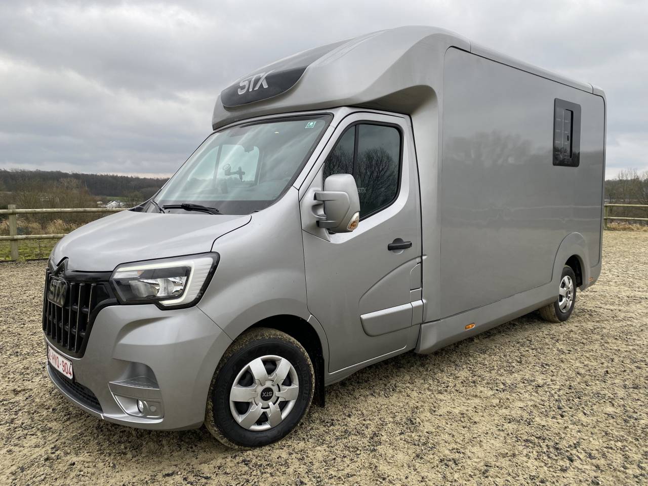 Camionnette chevaux stx stalle 
