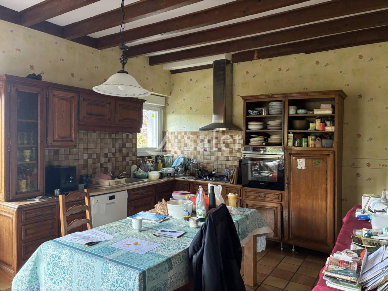 Ferme avec grange et b&acirc;timents - Terrains de 8 &agrave; 24 hectares