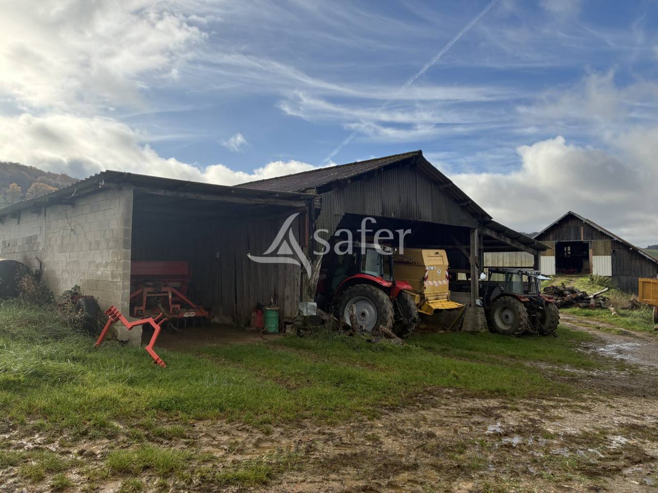 Ferme avec grange et b&acirc;timents - 24 hectares