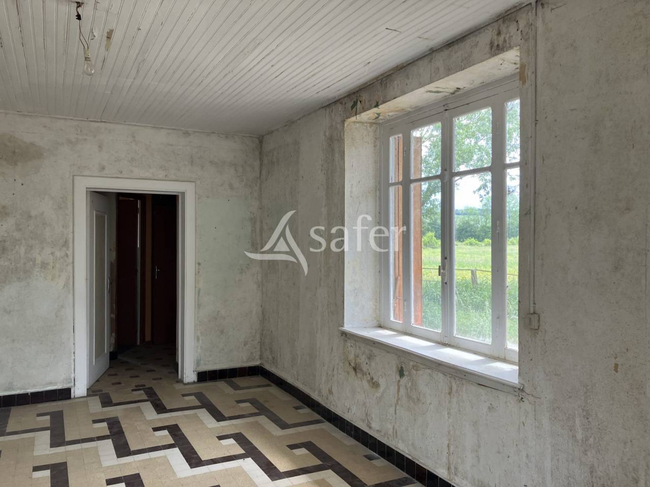 B&acirc;timent &eacute;questre avec 10 ha - Maison &agrave; r&eacute;habiliter