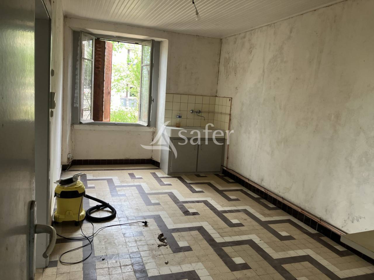 B&acirc;timent &eacute;questre avec 10 ha - Maison &agrave; r&eacute;habiliter