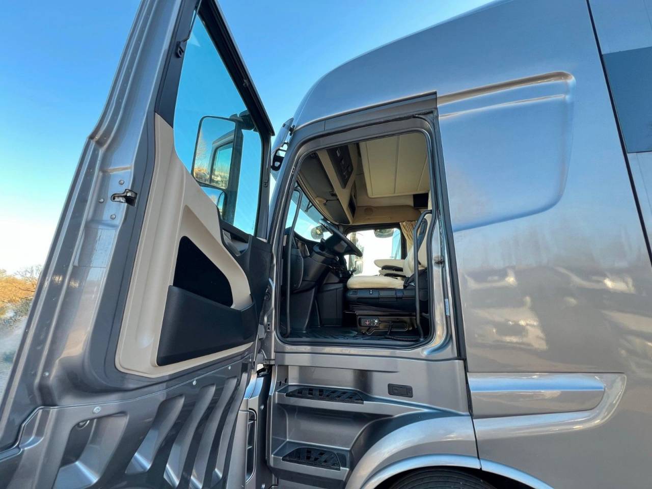 MERCEDES-BENZ ACTROS 2651 STX POP OUT