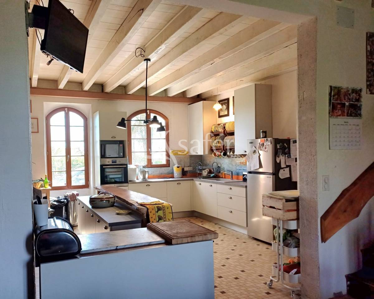 Propri&eacute;t&eacute; agricole bio sur 14ha de pr&eacute; et bois proche Montpon