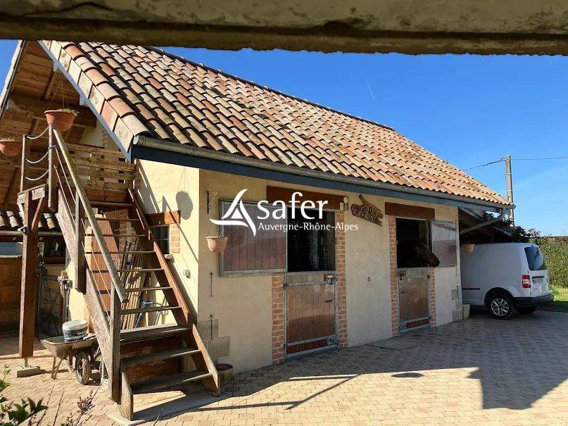 Maison d'habitation familiale avec infrastructures &eacute;questres