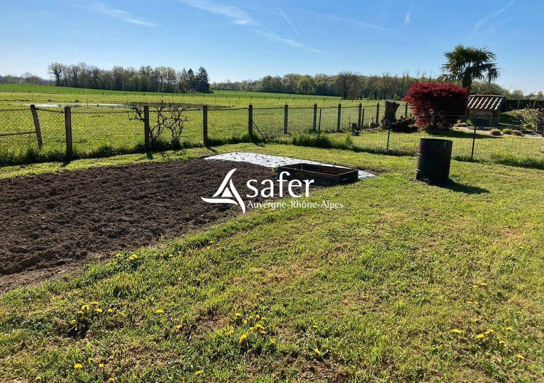 Maison d'habitation familiale avec infrastructures &eacute;questres