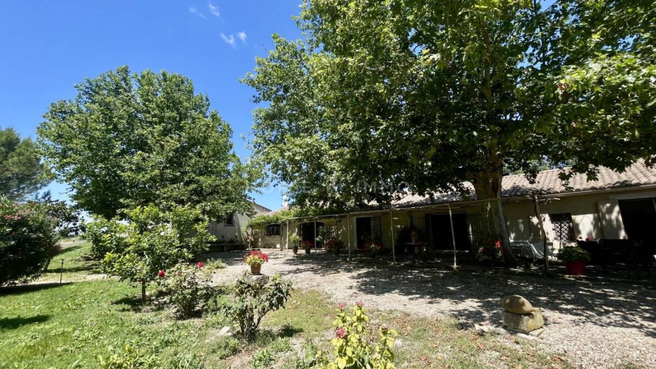 Domaine &eacute;questre aux portes de N&icirc;mes