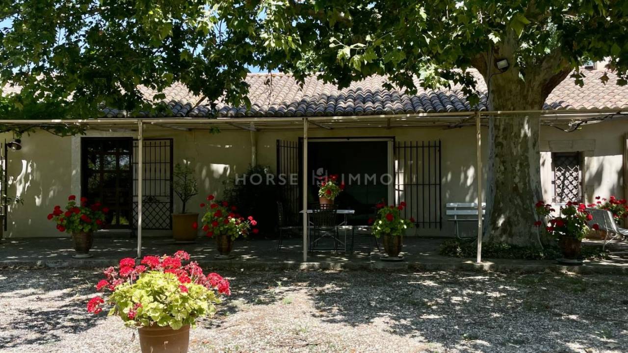 Domaine &eacute;questre aux portes de N&icirc;mes