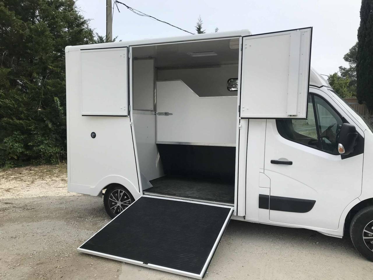 Camion chevaux renault master 35 000 kms