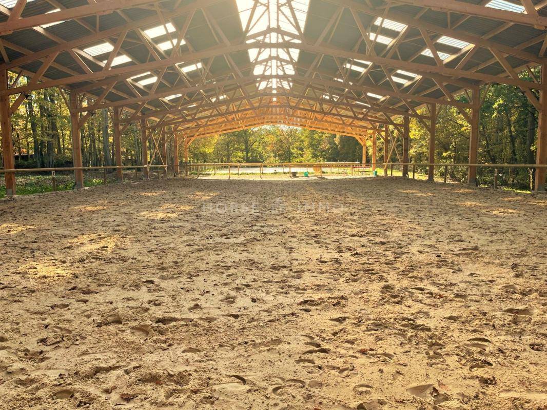 Propri&eacute;t&eacute; et Installations &eacute;questres sur 9,5 hectares dans le