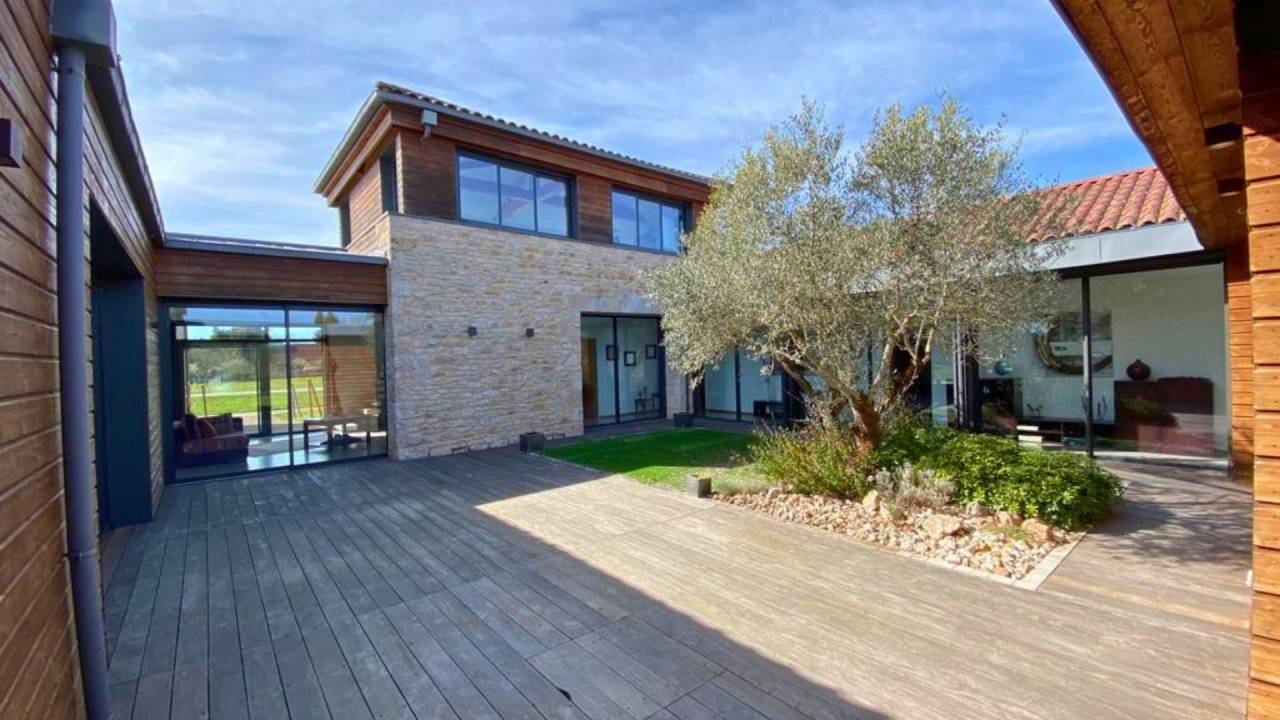  Lot (46) : Propri&eacute;t&eacute; &eacute;questre d&rsquo;excecption