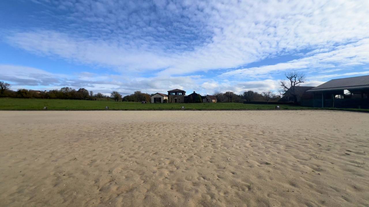  Lot (46) : Propri&eacute;t&eacute; &eacute;questre d&rsquo;excecption