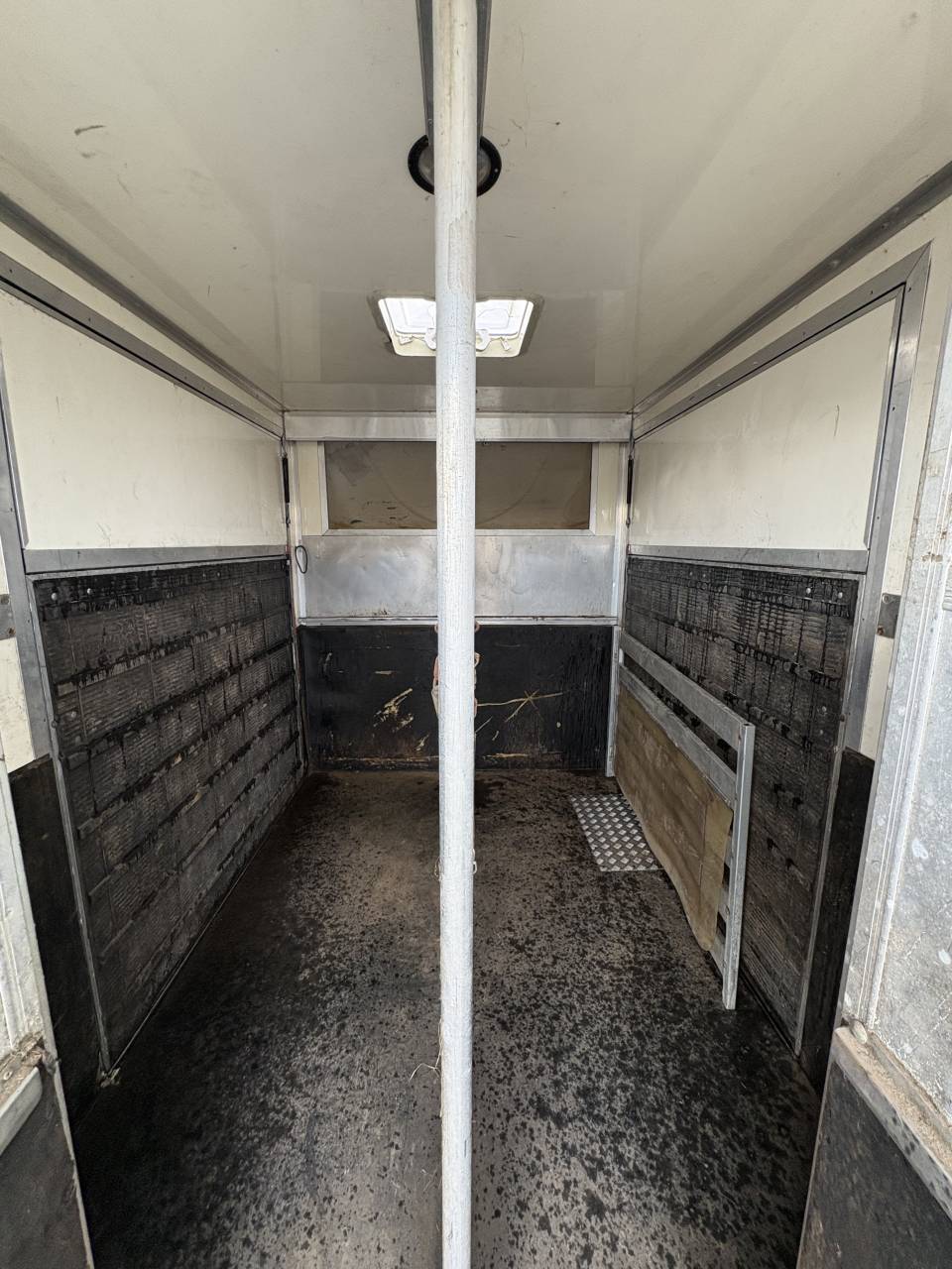 Iveco 2 chevaux 40c18 3,0 dci 180cv roue jumel&eacute;e