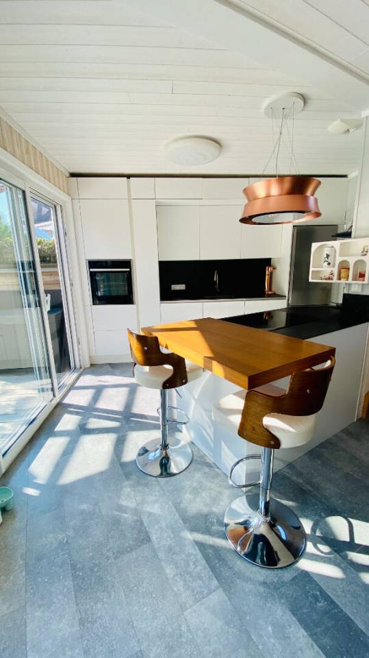 Maison et  barns pour chevaux