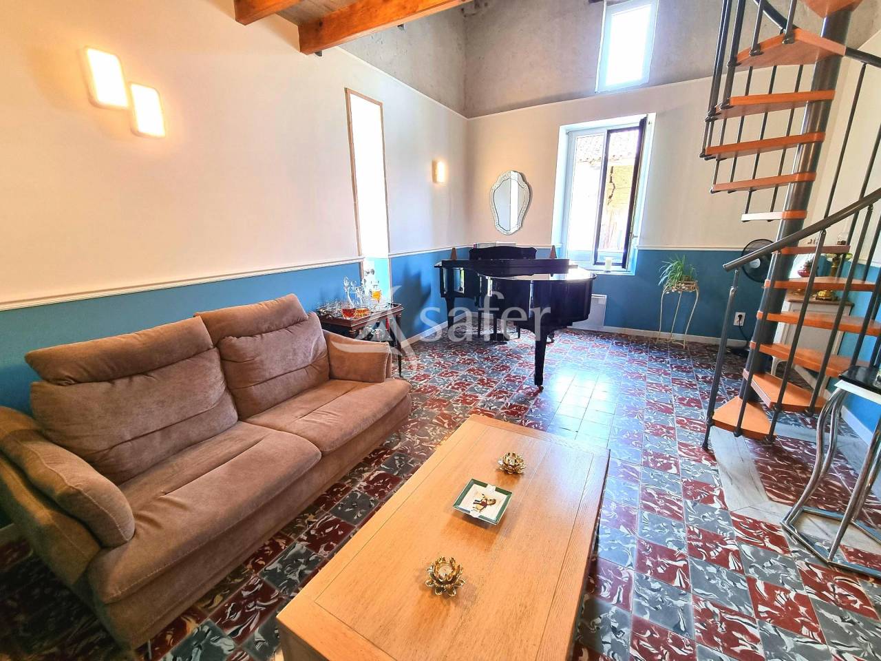 Proche de Valence joli corps de ferme en pierre r&eacute;nov&eacute; sur 17