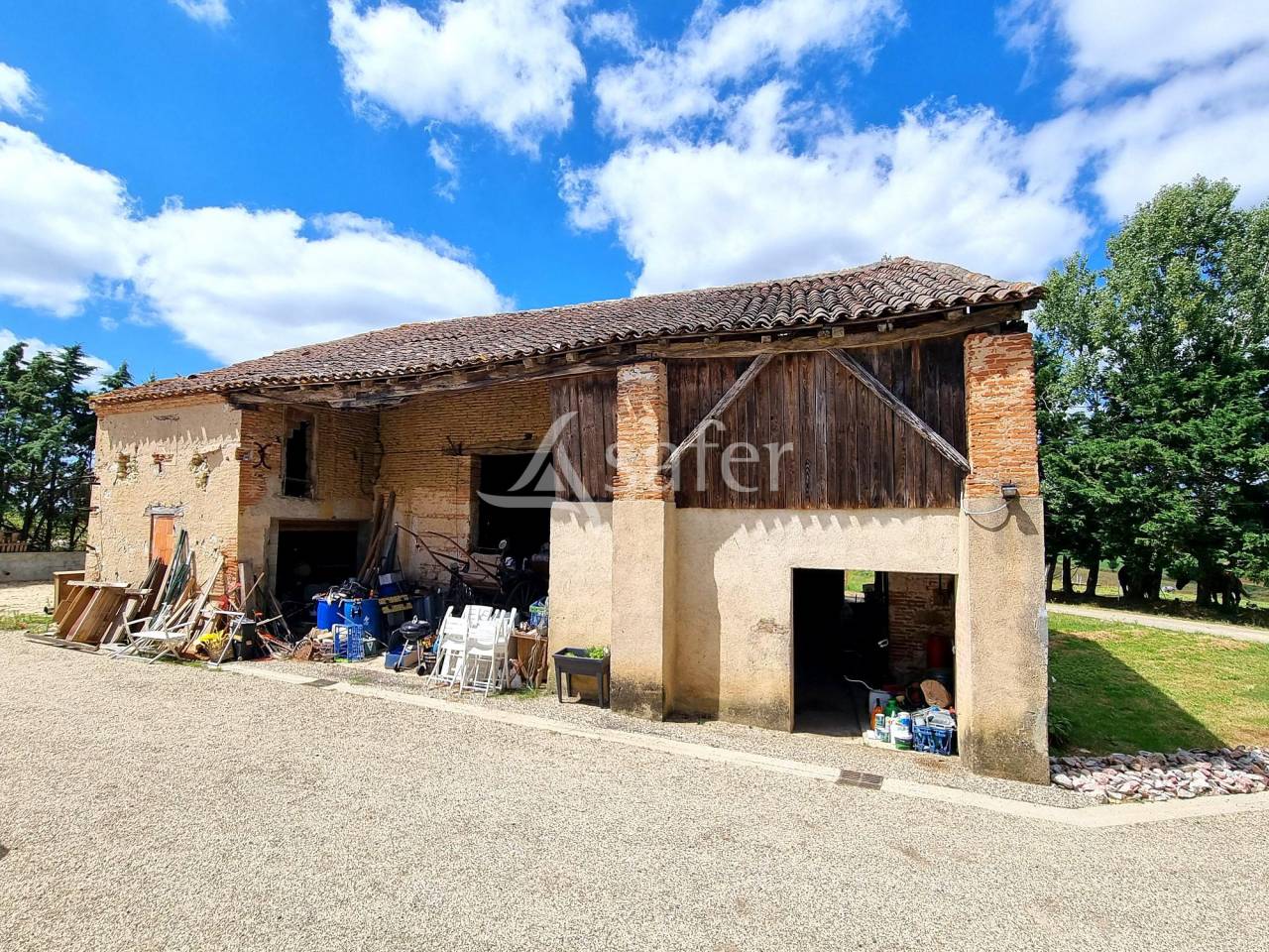 Proche de Valence joli corps de ferme en pierre r&eacute;nov&eacute; sur 17